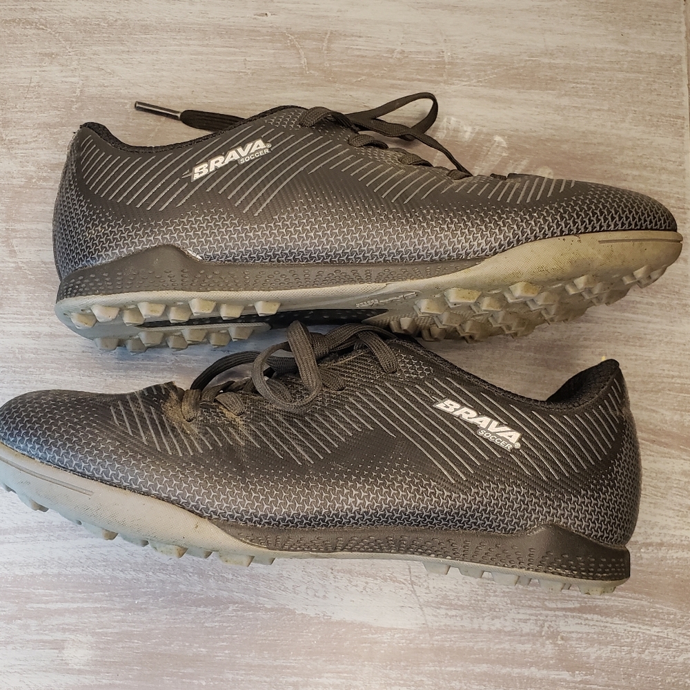 Brava Sleek Black and Gray Soccer Cleats